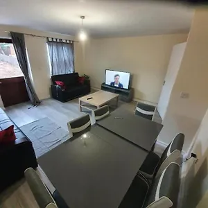 https://close-to-central-london-4-bedroom-house-8-beds-sleepps.cambridgehotelsuk.com