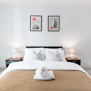 https://the-shipwrite.cambridgehotelsuk.com