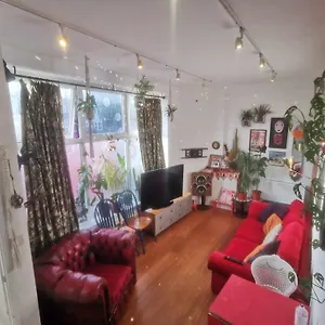 Apartment Bright, Roomy, Colourful Flat In, Brighton